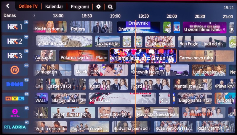 Televizijske kanale pregledavamo pomoću moćnog EPG-a, koji nudi iscrpne informacije o svemu što se prikazuje