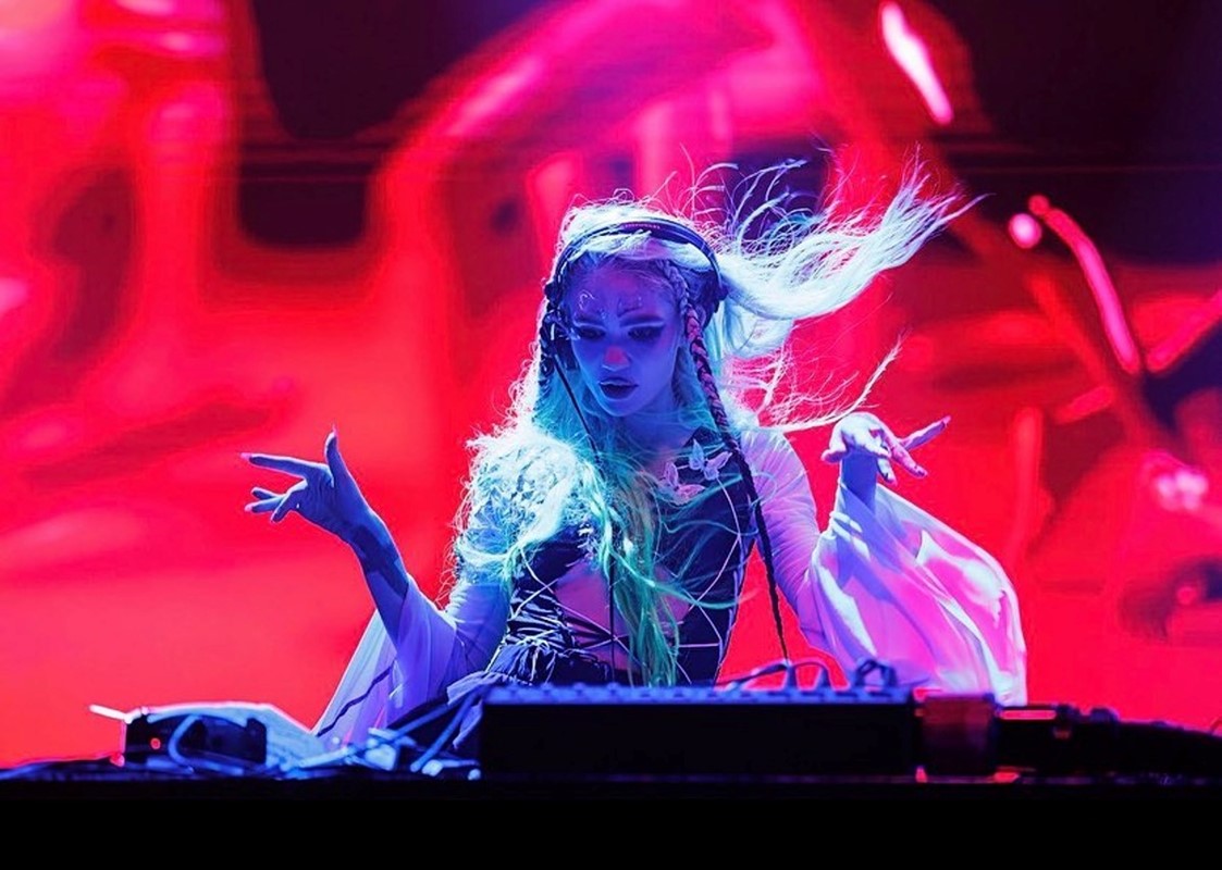 Grimes nema problrema s deepkakeom: ljetos je pozvala korisnike da stvaraju pjesme koristeći njezin glas u zamjenu za 50% udjela u tantijemama