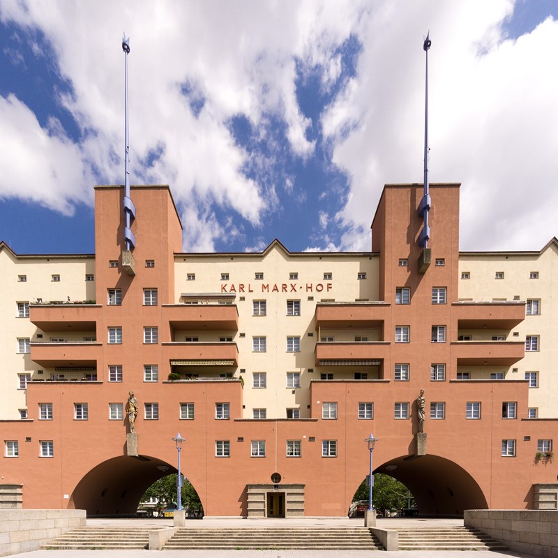 Jedan od prvih stambenih blokova s 278 subvencioniranih stanova Karl-Marx-Hof iz 1925. © Stadt Wien - Wiener Wohnen, Gerry Frank