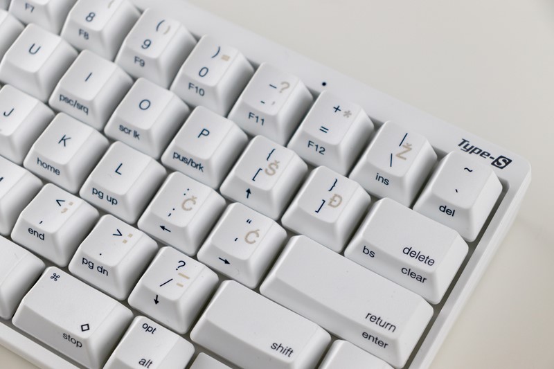 Domaći uvoznik na HHKB-ove je tipkovnice – one koje dolaze s oznakama na tipkama – otisnuo hrvatske dijakritike, koji će olakšati početno vrijeme privikavanja na specifičan raspored