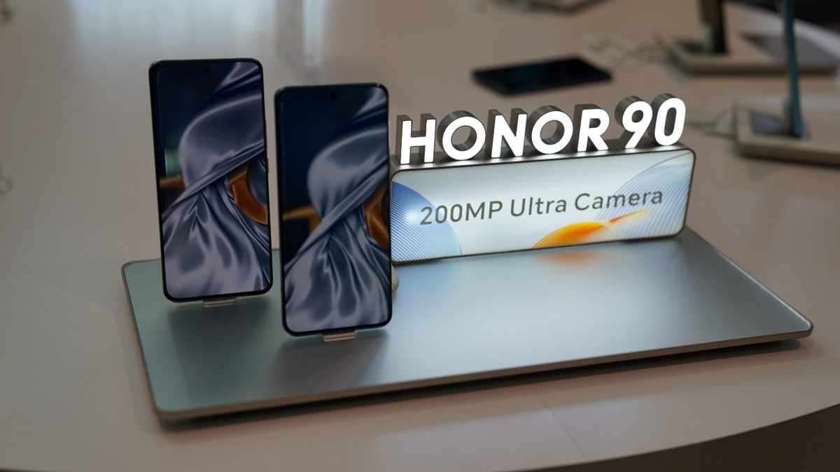 Honor 90.