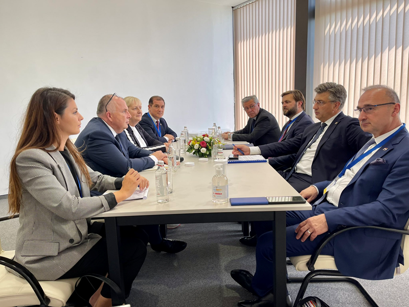 Predsjednik Vlade Andrej Plenković sastao se u srpnju ove godine u Sofiji s predstavnicima AWS-a te razgovarao o suradnji u području digitalizacije