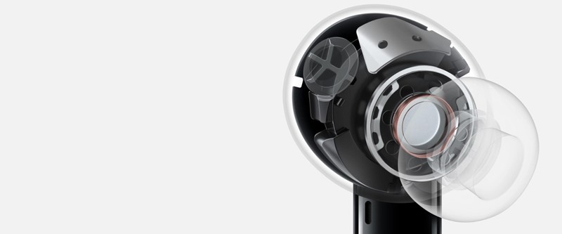 Za aktivno blokiranje buke zadužena su dva mikrofona u svakoj slušalici