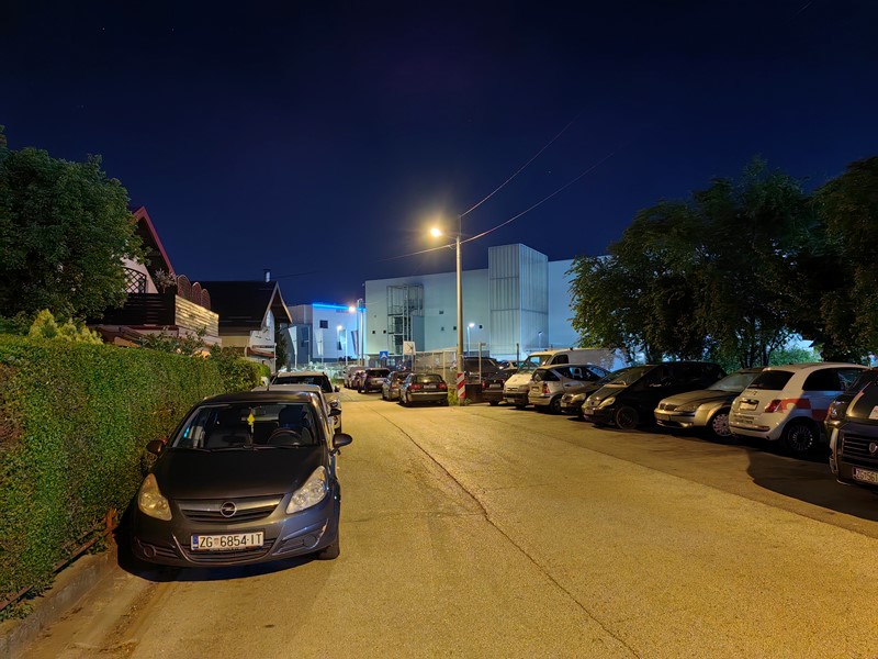 Fotografije glavnom kamerom u noćnim uvjetima.