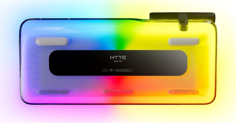 Svjetlost isijava odasvuda – čak i kroz poluprozirnu donju stranu kućišta