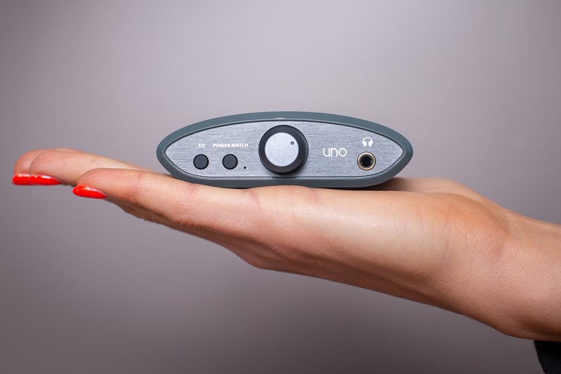 Vrlo kompaktne dimenzije znače da se Uno može koristiti i u kombinaciji s mobitelima, premda je u praksi svakako prikladniji za uparivanje s računalima