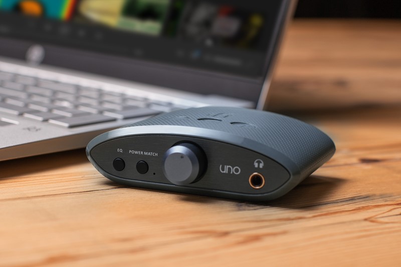 Tipka EQ namijenjena je odabiru profila zvuka, a PowerMatch povećava gain pojačala