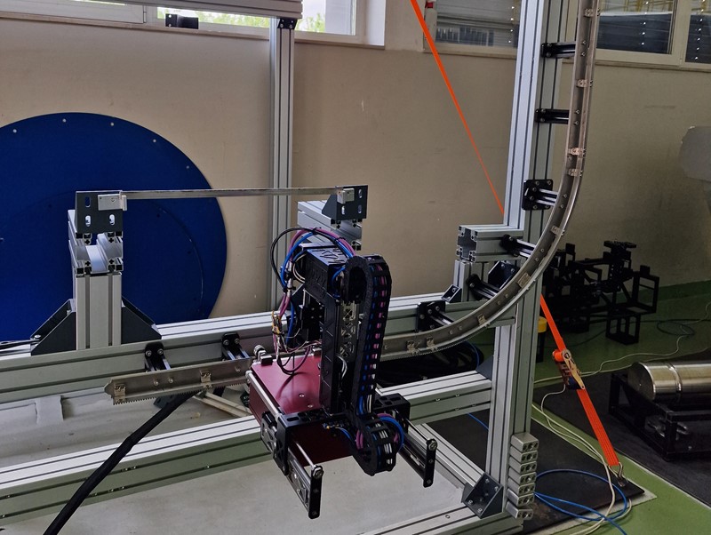 Svi dijelovi robotskih sustava, uređaji i softver proizvod su INETEC-a