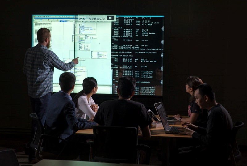 Stvaranje kurikuluma usmjerenog na umjetnu inteligenciju i podučavanje zaposlenika kako je koristiti prioriteti su mnogih zemalja, ali ne svugdje podjednako 📷 UGA