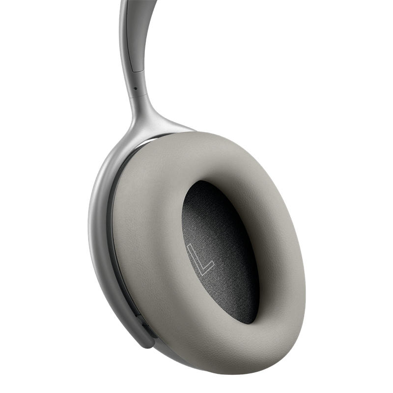 Debeli jastučići ispunjeni su memorijskom pjenom, što ih čini iznimno prilagodljivima svim oblicima glave, a istodobno i vrlo udobnima