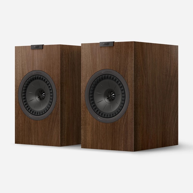 KEF Q3 Meta dolazi u vinilnim imitacijama furnira u crnoj, bijeloj te boji oraha, te se – naravno – temelji na njihovim naširoko poznatim Uni-Q zvučničkim jedinicama, ovaj put u 12. generaciji