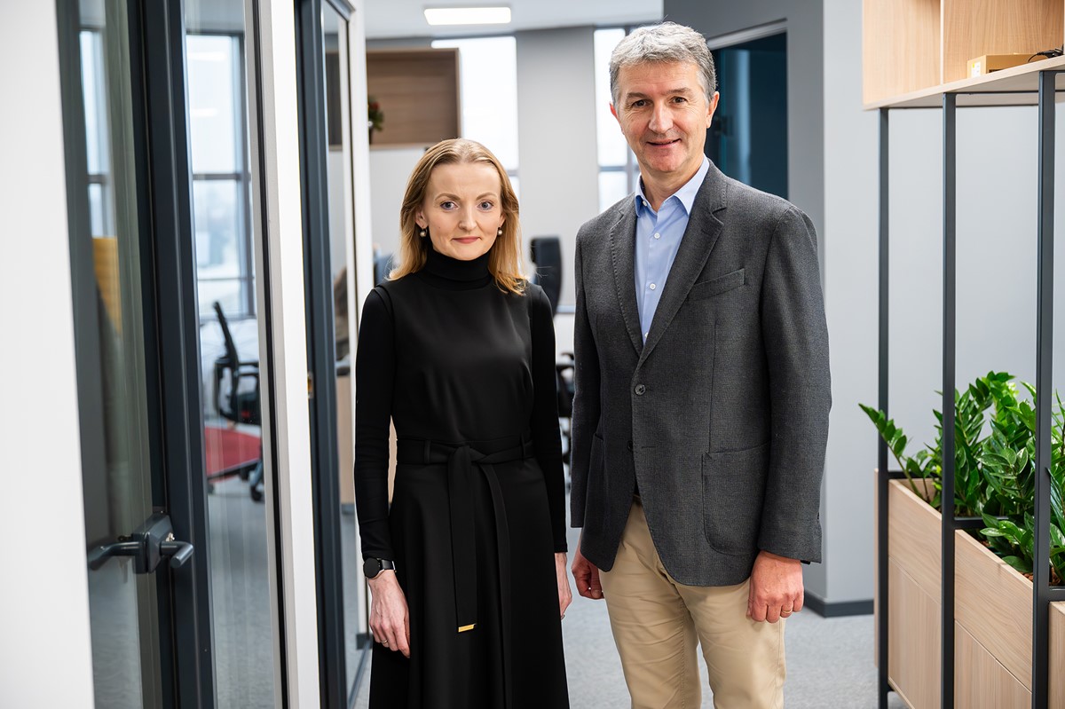 Irena Kos Kukec, ASOO i Zoran Kežman, Span