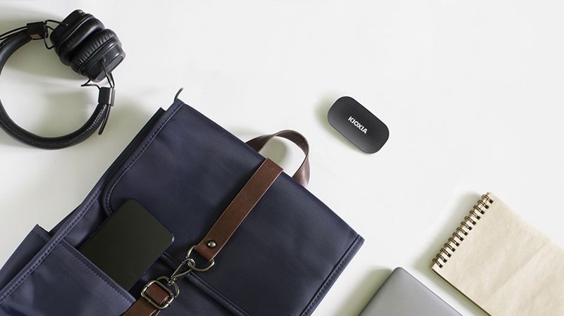 Kontekst je bitan kod ovakvog uređaja, jer tek kad ga vidite blizu drugih stvari, možete točnije percipirati njegovu stvarnu veličinu