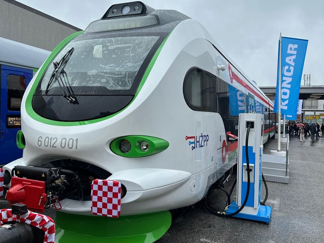 Baterijski motorni vlak 📷 Končar