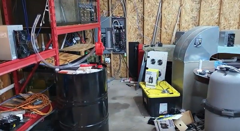 Postrojenje koje izmjenjuje toplinu između računala i bazena