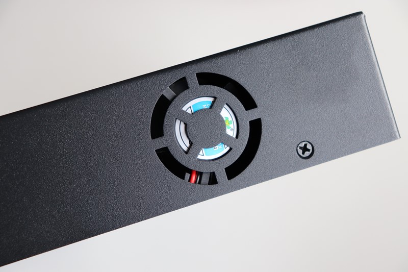 Bočno pozicionirani ventilator brine se za aktivno hlađenje unutrašnjosti uređaja. Svoj posao obavlja bez pretjerane buke