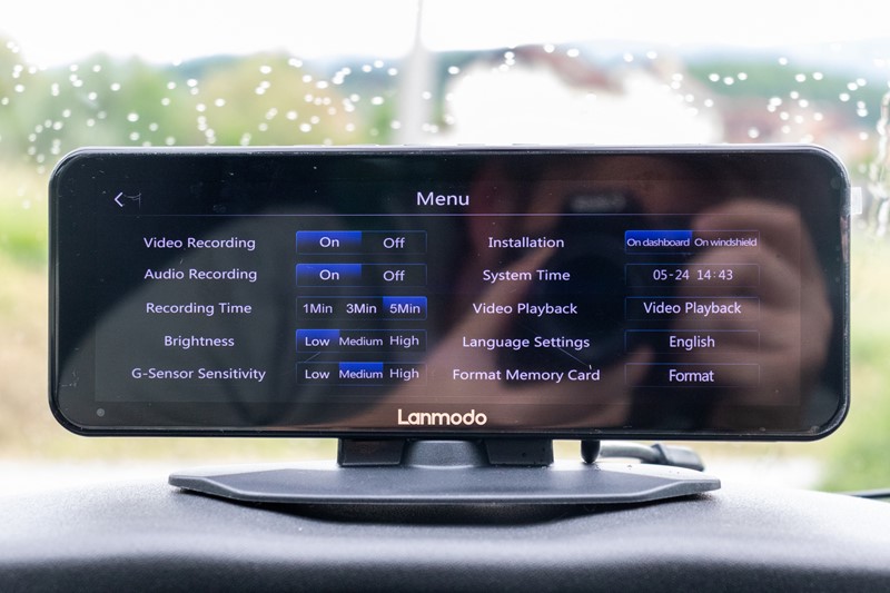 Izbornik s postavkama nudi desetak opcija vezanih uz rad kamere