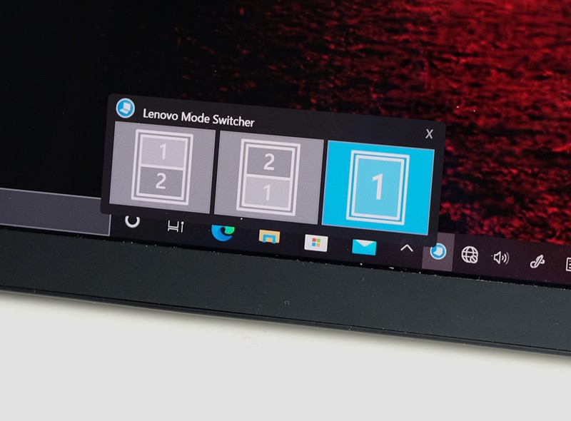 Kako Windowsi 10 nativno ne znaju raditi s takvim ekranima, Lenovo je sustav opremio vlastitim alatom za upravljanje prozorima i particioniranje ekrana 