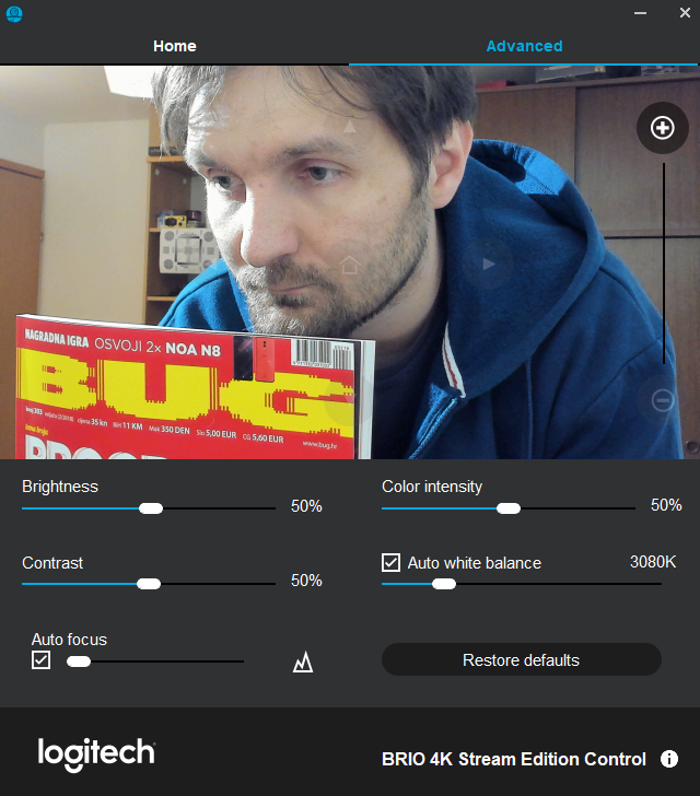 Ako se upravljački panel pokrene prije aplikacije za snimanje ili streamanje videa s kamere, on preuzima sliku s kamere kako biste vidjeli što ste od slike napravili; automatski fokus omogućit će vam snimanje predmeta izbliza, a ako kojim slučajem zakaže, možete ga korigirati klizačem u upravljačkom panelu