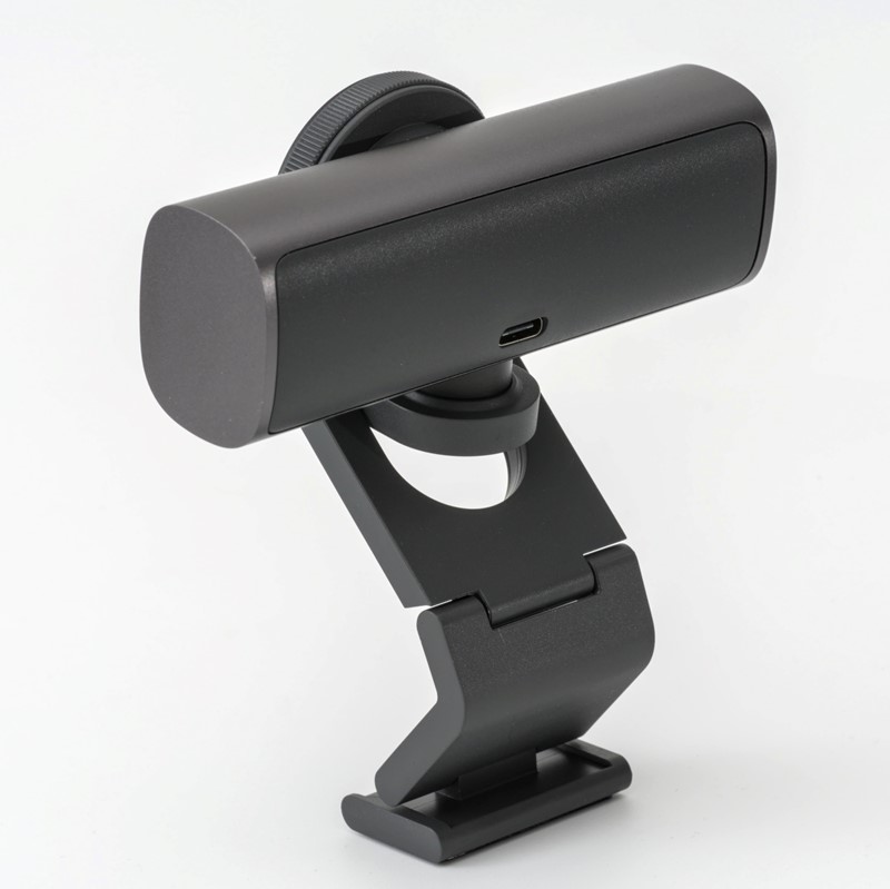 USB-C port smješten je pri donjem dijelu kućišta kamere, što je elegantnije nego da je u sredini