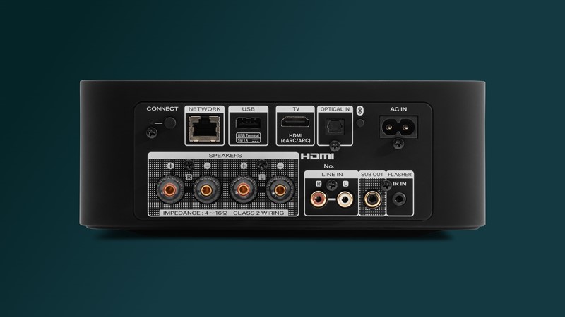 Sa stražnje strane nalazimo vrlo solidan izbor mogućnosti konekcije, iako će nekim korisnicima možda nedostajati koaksijalni S/PDIF