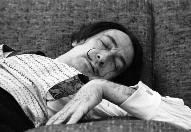 Salvador Dali u kreativnom zanosu N1 faze sna