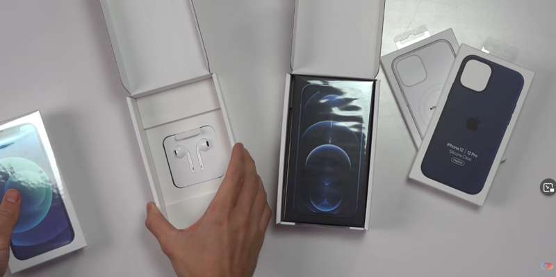 EarPods slušalice u zasebnom pakiranju u Francuskoj. Foto: Screenshot/YouTube/TheiCollection