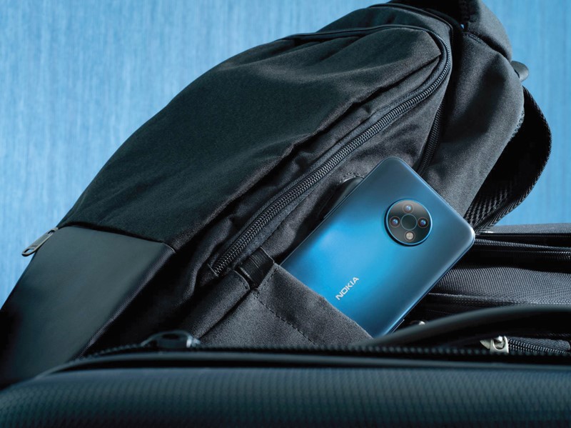 Pozadinske kamere donose tri različita kuta snimanja, s razlučivostima od 48, 5 i 2 megapiksela