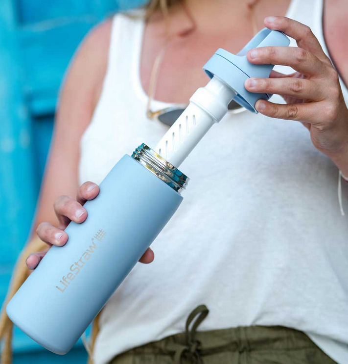 Proizvođač tvrdi da filter u boci može pročistiti razne bakterije, parazite pa čak i sitnu prljavštinu te pijesak