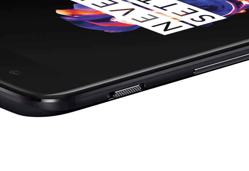 Na lijevom boku telefona nalazi se mehanički prekidač za utišavanje zvukova te klackalica za glasnoću. Prekidač OnePlus fura od samih početaka, a riječ je o iznimno korisnom dodatku 