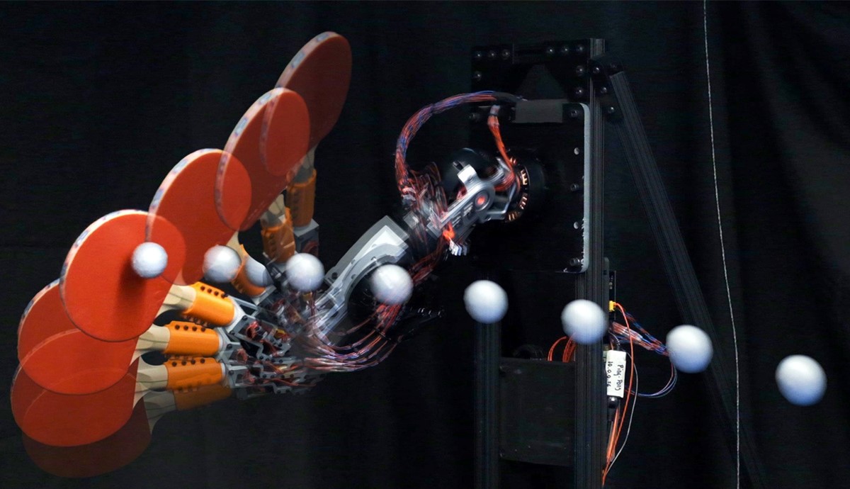 Bot za ping-pong vraća udarce s velikom brzinom i preciznošću 📷 David Nguyen, Kendrick D. Cancio, Sangbae Kim