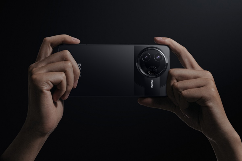 Iako se čini da ovaj mobitel ima tri kamere, zapravo nema. Nedostaje mu telefoto senzor, koji je postao već standardan u ovom rangu