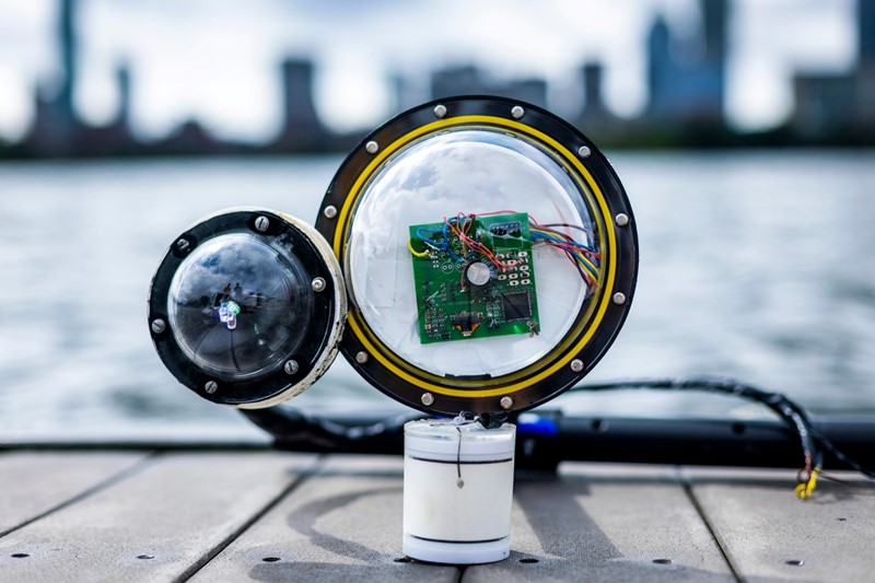 Isti MIT-ov laboratorij prošle je godine predstavio i bežičnu podvodnu kameru bez baterija koja bi mogao pomoći u istraživanju nepoznatih područja oceana, praćenju zagađenja i učinaka klimatskih promjena 📷 MIT