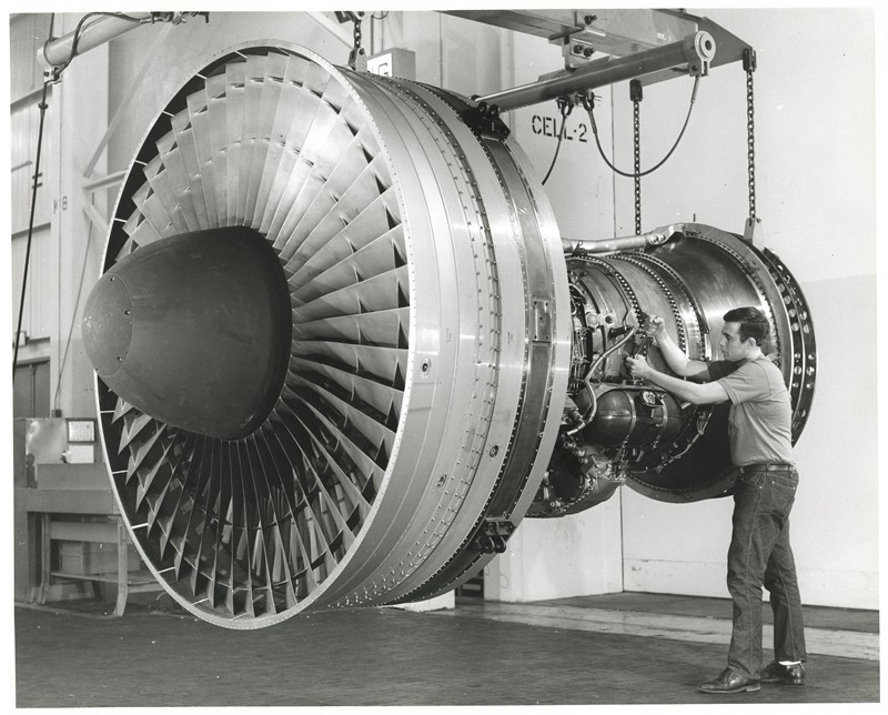 Pratt &amp; Whitney JT9D je mlazni motor koji je omogućio nastanak zrakoplova Boeing 747