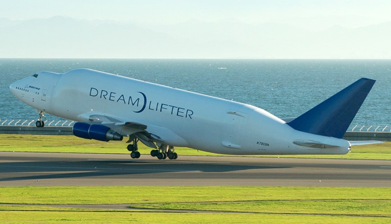 Boeing 747LCF (Large Cargo Freighter), znan i kao Dreamlifter modificiran je od tvrtke na Tajvanu u tri primjerka, a namjena im je transport dijelova za proizvodnju Boeing modela 787 Dreamliner