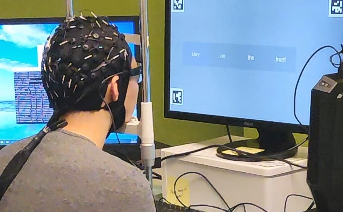 Demonstracija dekodiranja iz sirovog EEG signala u tekst na prirodnom jeziku. 📷 UTS