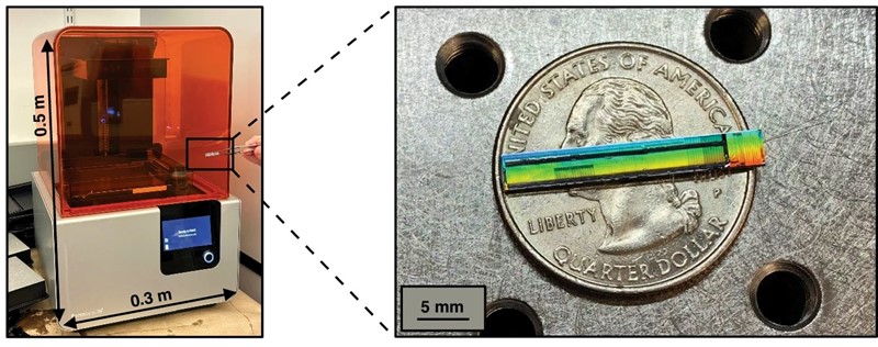 Tipičan komercijalni 3D printer s fotoničkim čipom (lijevo) i fotonički čip (desno) 📷 MIT