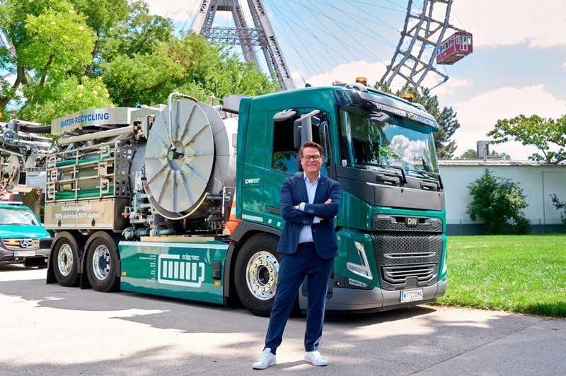 Član bečkog poglavarstva za klimu Czernohorszky predstavlja novo vozilo  📷 © Stadt Wien_Markus Wache