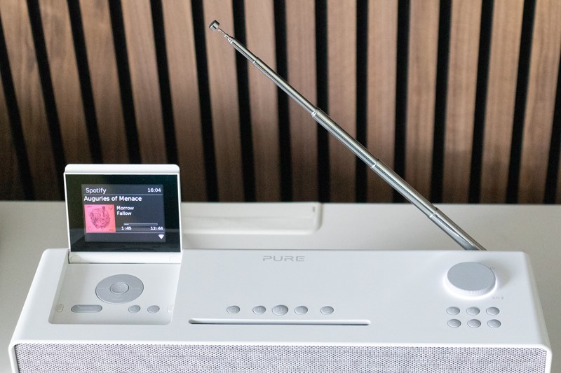 Velika antena korisna je za mjesta s lošijim prijemom FM i DAB radijskog signala. U našem slučaju, odličan signal dobivali smo bez izvlačenja ili podizanja u uspravni položaj