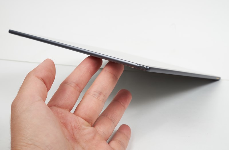 Impresivno niska debljina od svega 4,7 mm pridonosi lakšem pisanju i crtanju