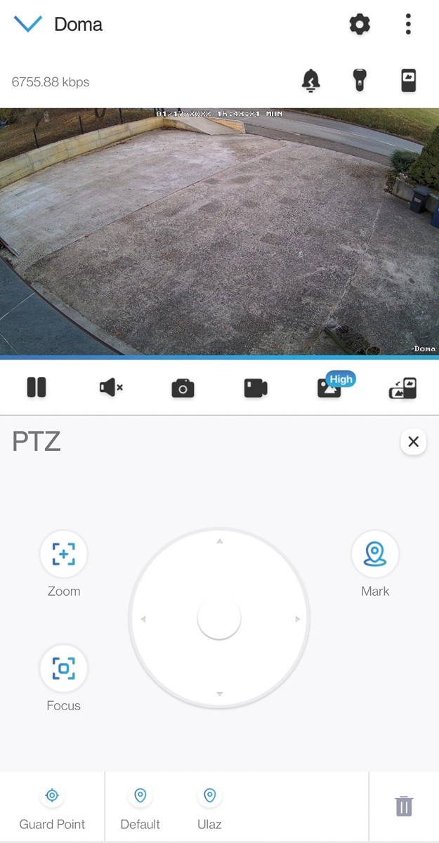 Reolinkova mobilna aplikacija (Android, iOS) intuitivna je za korištenje i omogućuje pristup kameri, snimcima i svim postavkama, bez obzira na to gdje se nalazimo i jesmo li spojeni na mobilnu mrežu ili kućni Wi-Fi. U kategoriji PTZ možemo ručno zakretati kameru i birati položaj u koji će se uvijek vraćati. Sekcija Playback služi pregledavanju snimki na kojima je kamera zabilježila pokret 