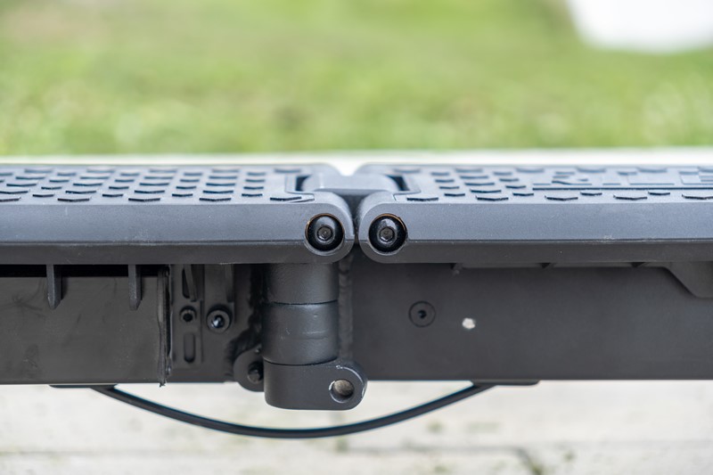 Preklopno gazište djeluje nam kao jedna od komponenti koje bi se lako mogle oštetiti, no Riley je uvjeren u njegovu čvrstoću, čemu svjedoči i nosivost od čak 120 kg