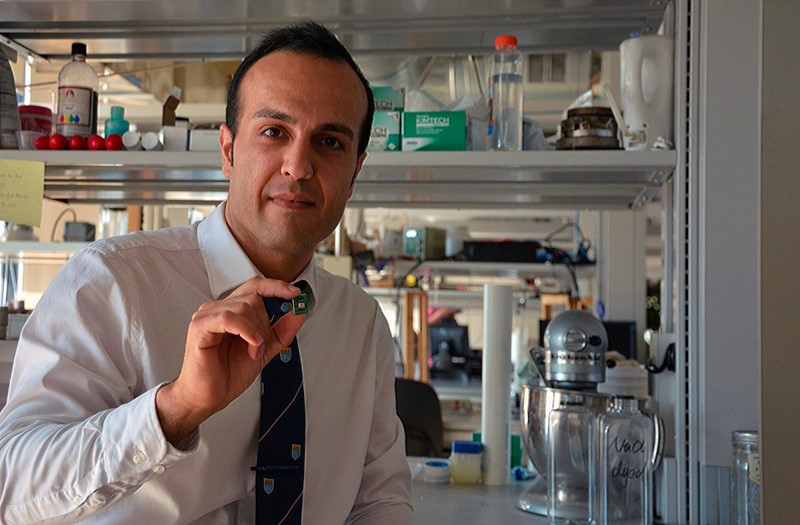 Amir Alavi, voditelj iSMaRT laboratorija, želi "samosvjesne" materijale prilagoditi izgradnji strukturno zdravih svemirskih staništa koristeći samo autohtone materijale s Marsa