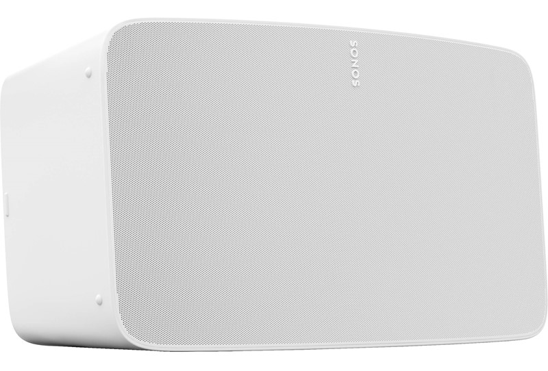 Bridovi zvučnika su zaobljeni, a prednjica je prekrivena grafitnom zaštitnom mrežicom