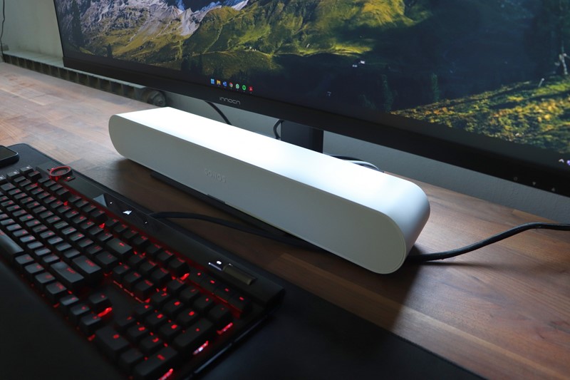 Osim s televizorima, Ray se, zahvaljujući svojoj kompaktnosti, može kombinirati i s monitorima. Akustičke performanse prikladne su mu za slušanje (i) s male udaljenosti