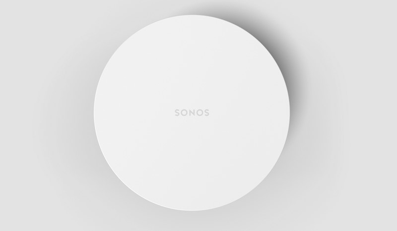 Gornja strana zvučnika sadrži NFC čip, koji ubrzava dodavanje Sub Minija u Sonosovu mobilnu aplikaciju S2