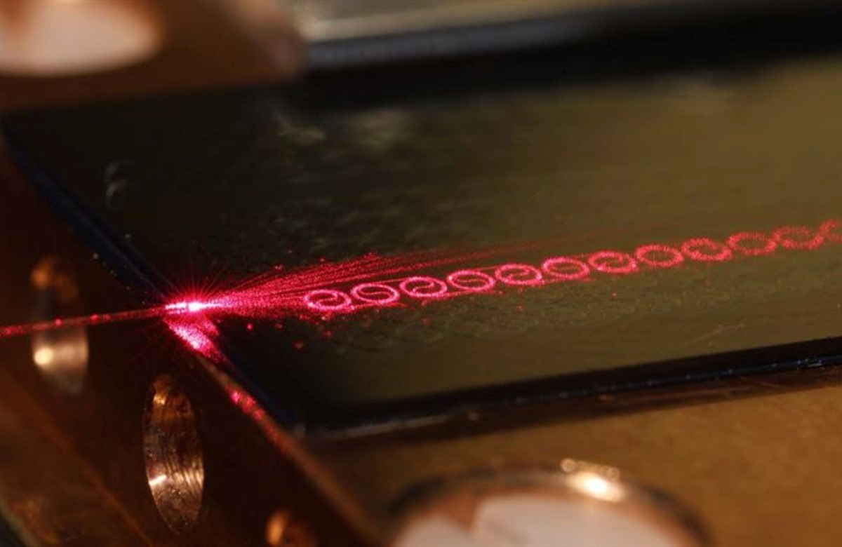 Deseterostruko šira propusnost integriranih valovoda omogućuje razvoj super lasera i ubrzava optičku komunikaciju 📷 Vijay Shekhawat, Chalmers University of Technology
