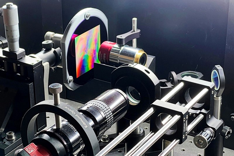 Prototip je širok 60 milimetara i debeo jedva 200 nanometara, odnosno tisuće je puta tanji od ljudske vlasi 📷 Miguel Bessa, Richard Norte i sur.