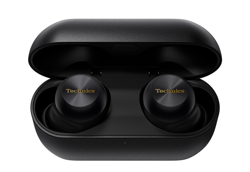 Aluminijska kutijica također je nešto manja nego kod modela EAH-AZ80, a zadržala je sposobnost žičnog i bežičnog punjenja