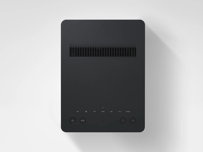 Fizičke kontrole na primarnom zvučniku izvedene su, komparativno sa sličnim uređajima, izvrsno, te omogućuju dovoljno kontrole i bez drugih opcija